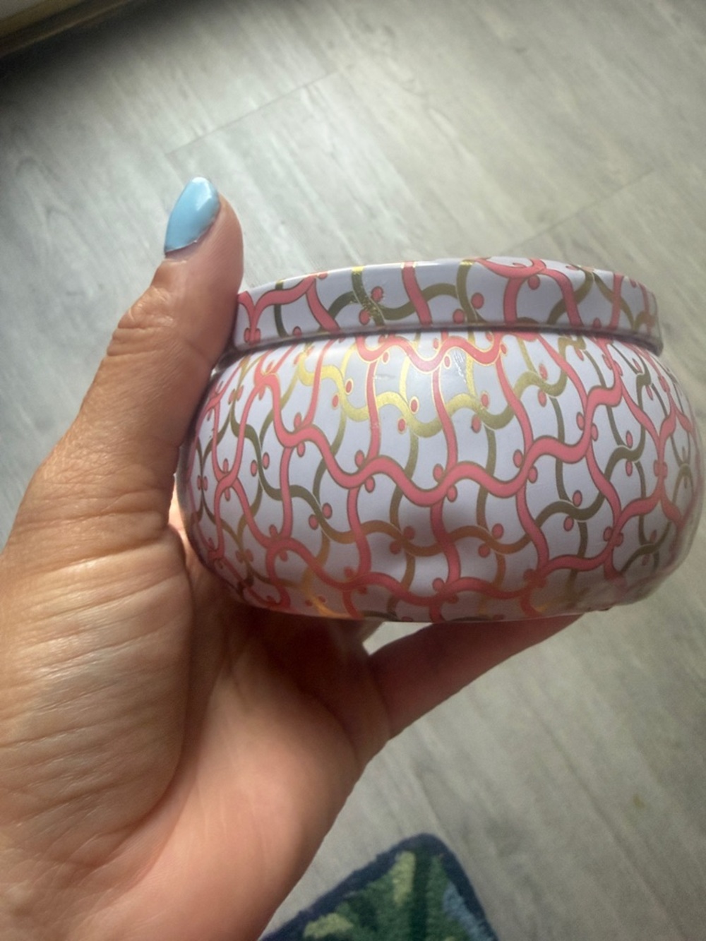 Voluspa Pink and Gold Patterned Tin 2-Wick Candle - Picture 4 of 5